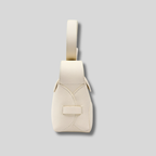 Vue latérale du Sac Bandoulière Élysande blanc avec design structuré et compact