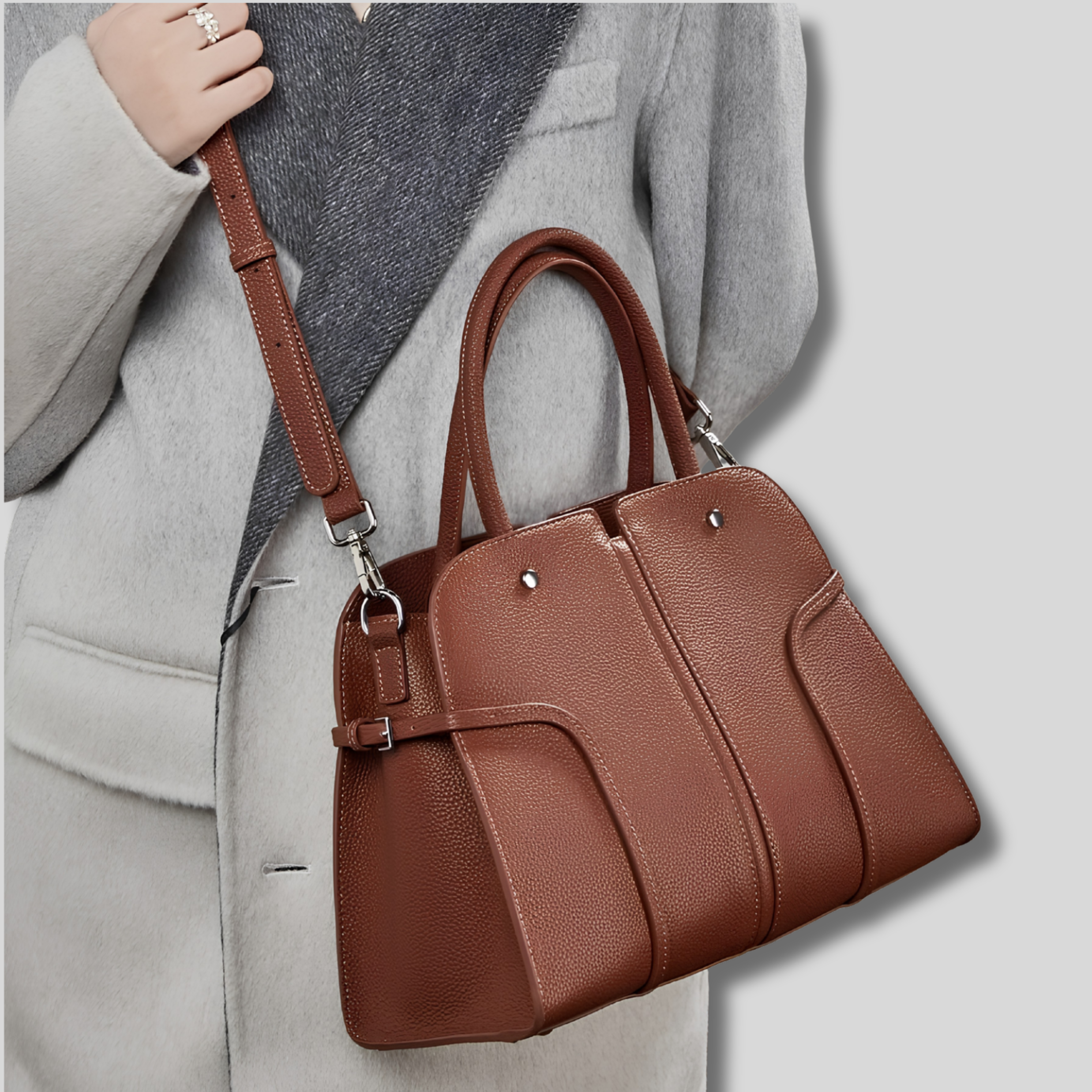 Sac Cabas Vaélya en cuir véritable porté à l’épaule avec bandoulière réglable