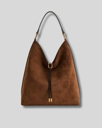 Sac cabas suédé marron vue de face avec détails dorés élégants
