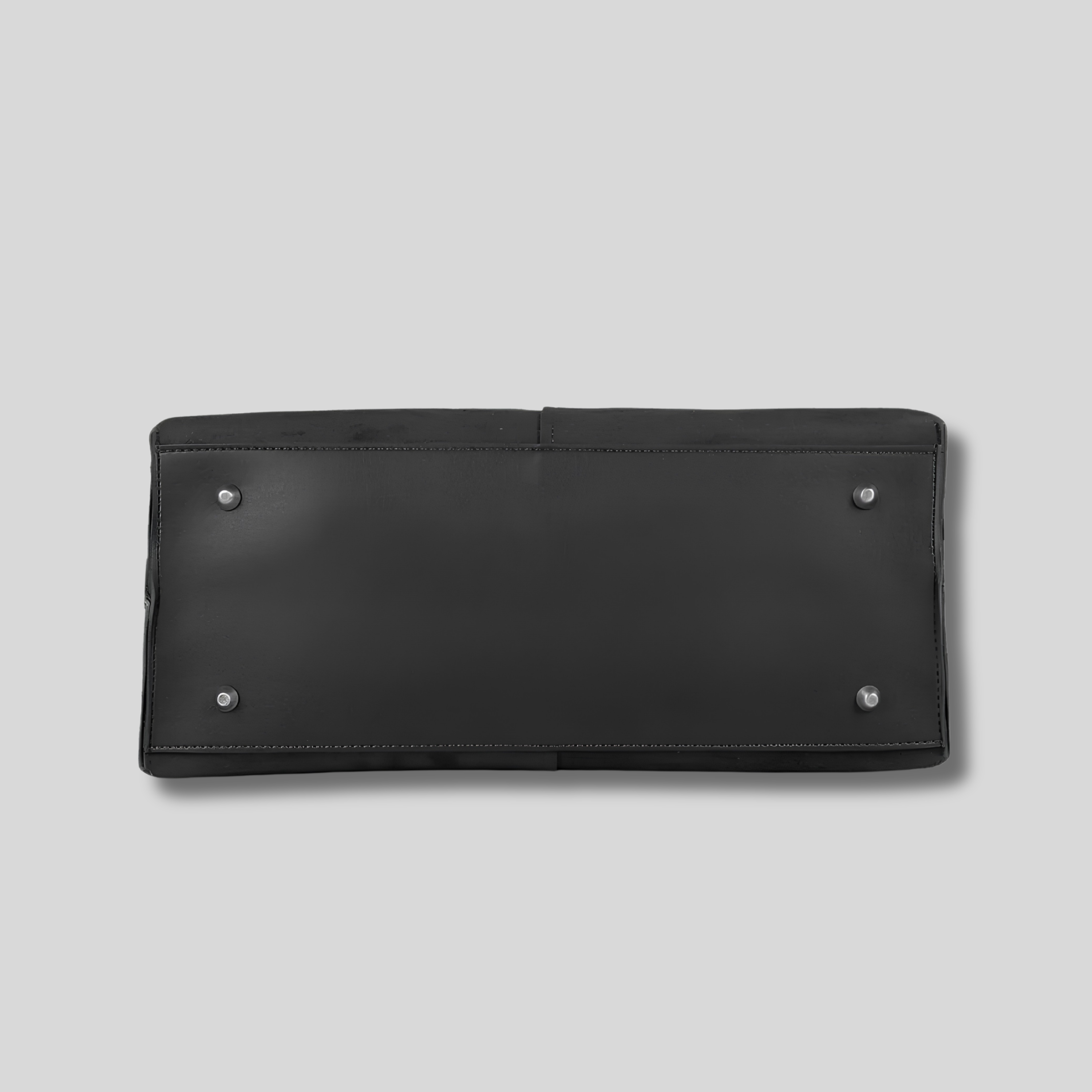 Sac Cabas Vaélis en suédine noire – dessous du sac avec pieds de protection