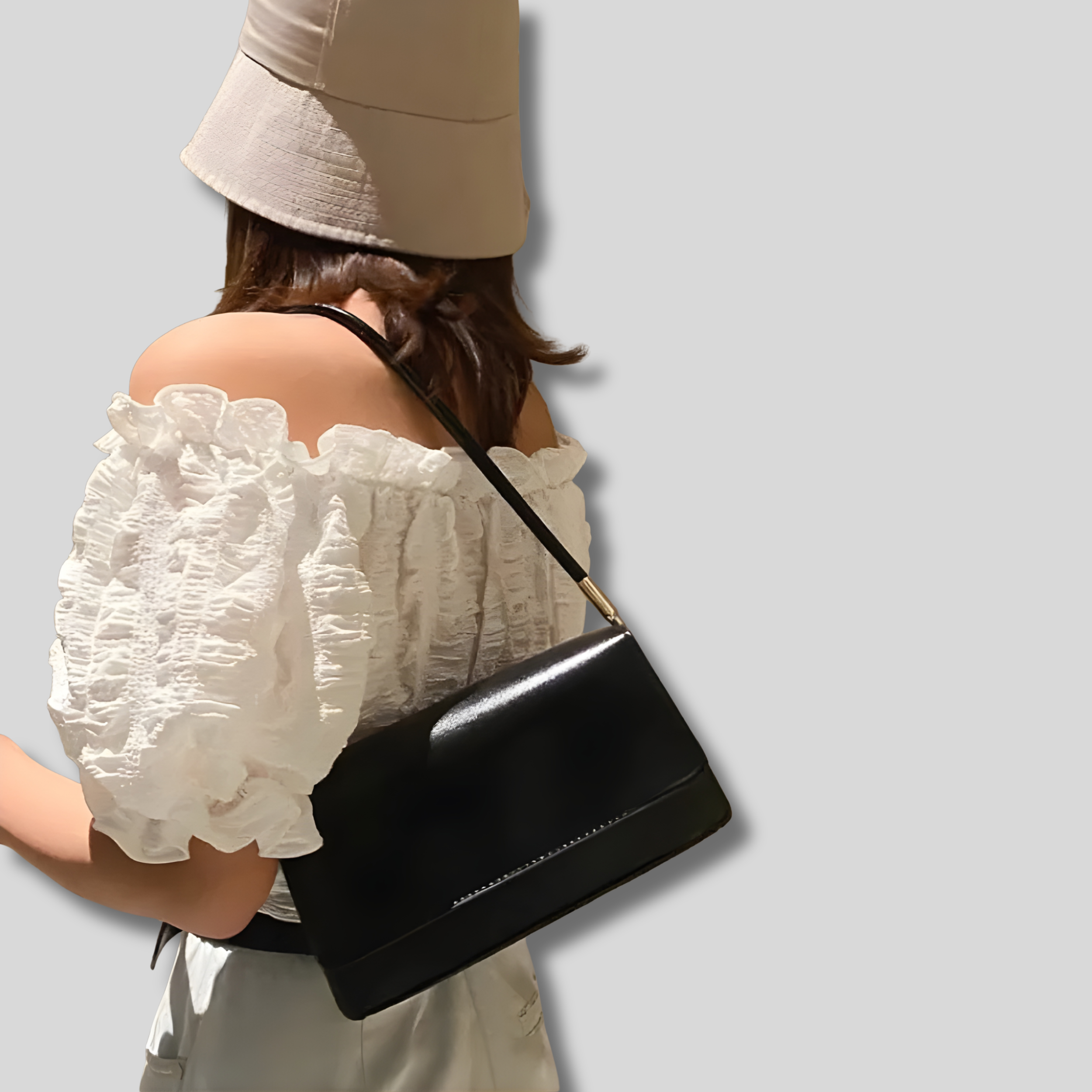 Sac baguette Éloria noir porté à l’épaule, style élégant et moderne, parfait pour une tenue féminine du quotidien.