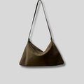 Sac épaule en daim marron Nuvéra, vue de face avec anse longue