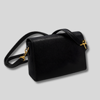 Sac bandoulière noir élégant vue arrière avec bandoulière réglable et finitions dorées