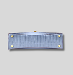 Base du Sac Bandoulière Élysane bleu avec pieds métalliques dorés de protection