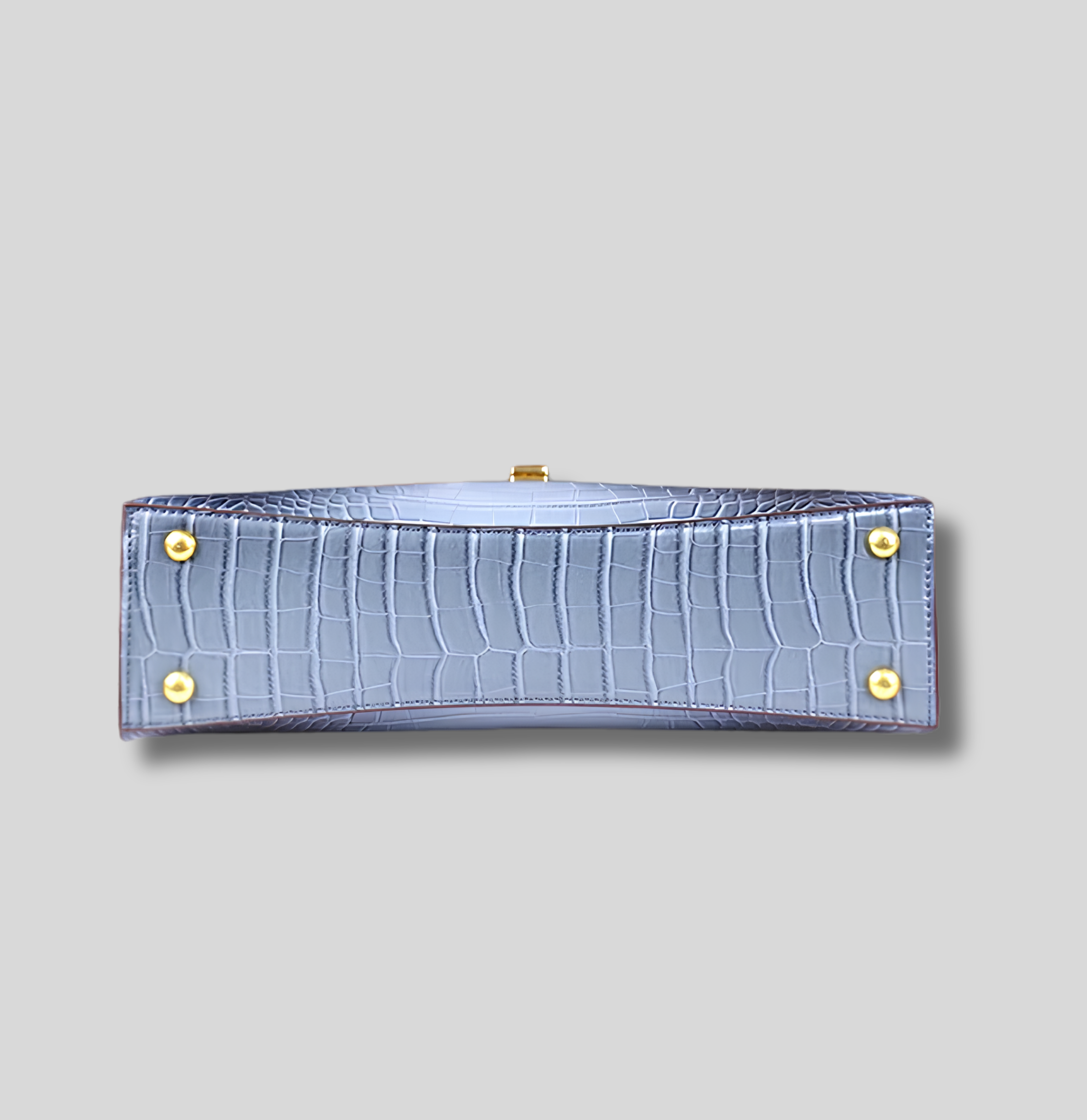 Base du Sac Bandoulière Élysane bleu avec pieds métalliques dorés de protection
