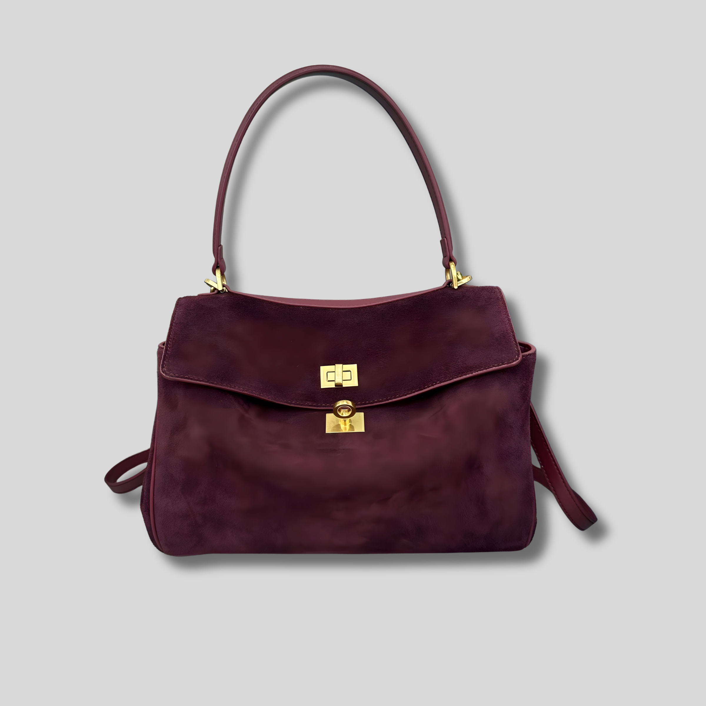 Sac bandoulière en suède bordeaux avec fermoir doré élégant – vue de face