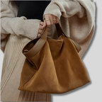Sac Cabas Auréline en daim camel porté à la main – look élégant et naturel