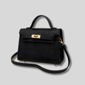 Sac bandoulière noir élégant vue de face avec poignée supérieure et fermoir doré