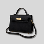 Sac bandoulière noir élégant vue de face avec poignée supérieure et fermoir doré