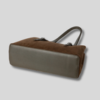 Base renforcée du Sac Épaule Liorane avec finition élégante.
