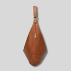 Vue latérale du sac en cuir camel avec fermeture éclair