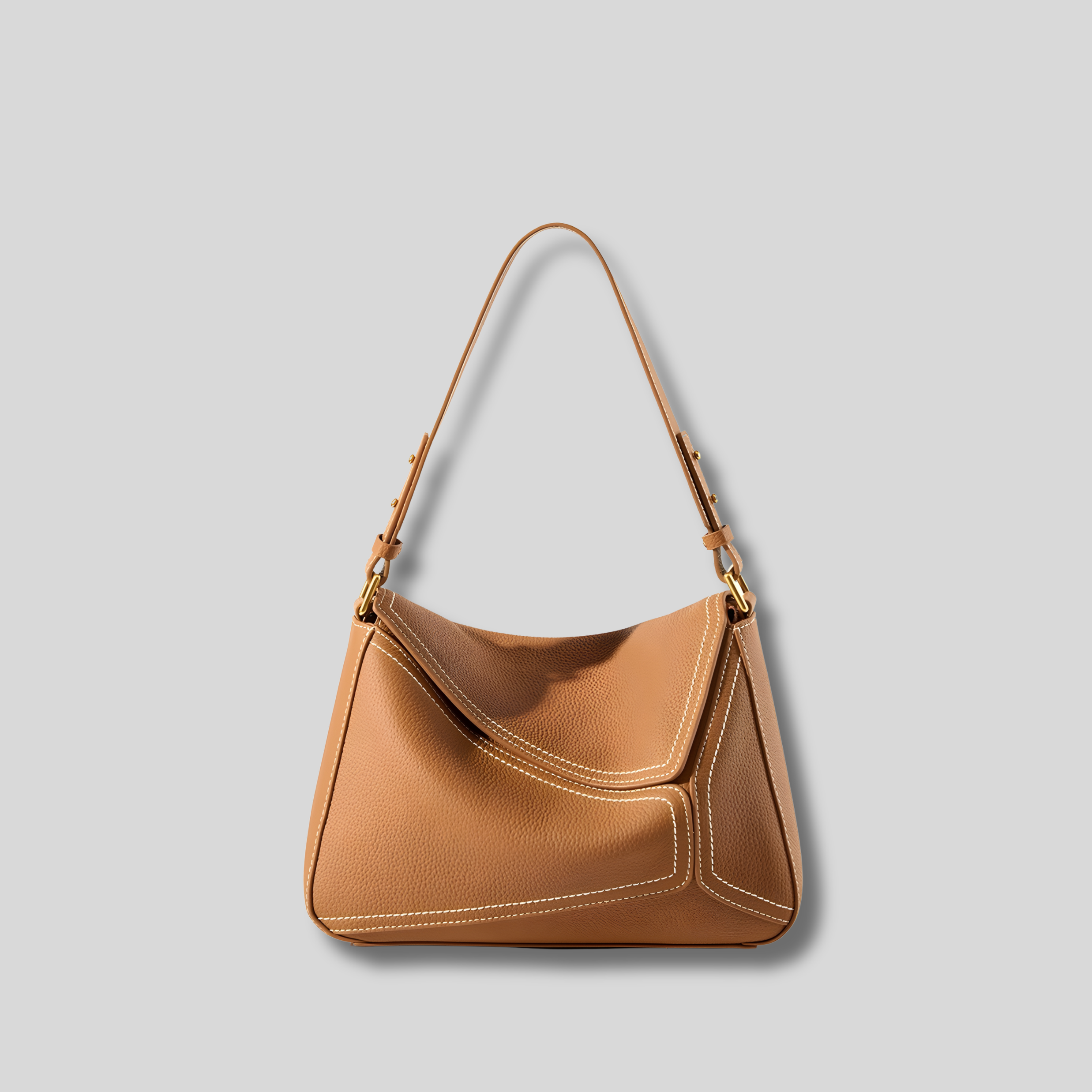 Sac épaule en cuir camel élégant avec finitions détaillées, vue de face