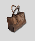 Sac cabas couleur café grande capacité, design structuré, vue produit sur fond clair