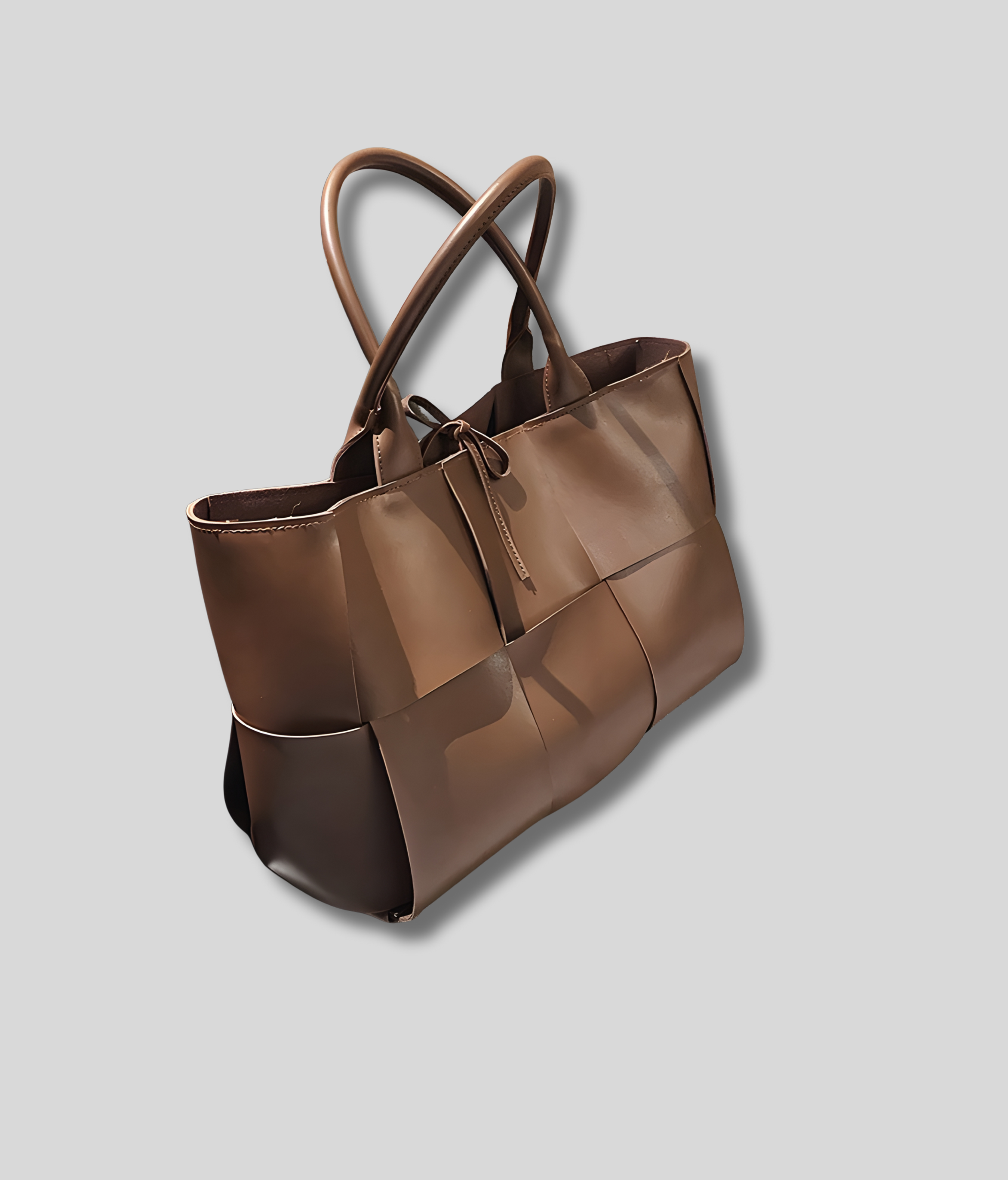 Sac cabas couleur café grande capacité, design structuré, vue produit sur fond clair