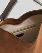Intérieur du sac cabas suédé marron avec poche zippée intégrée