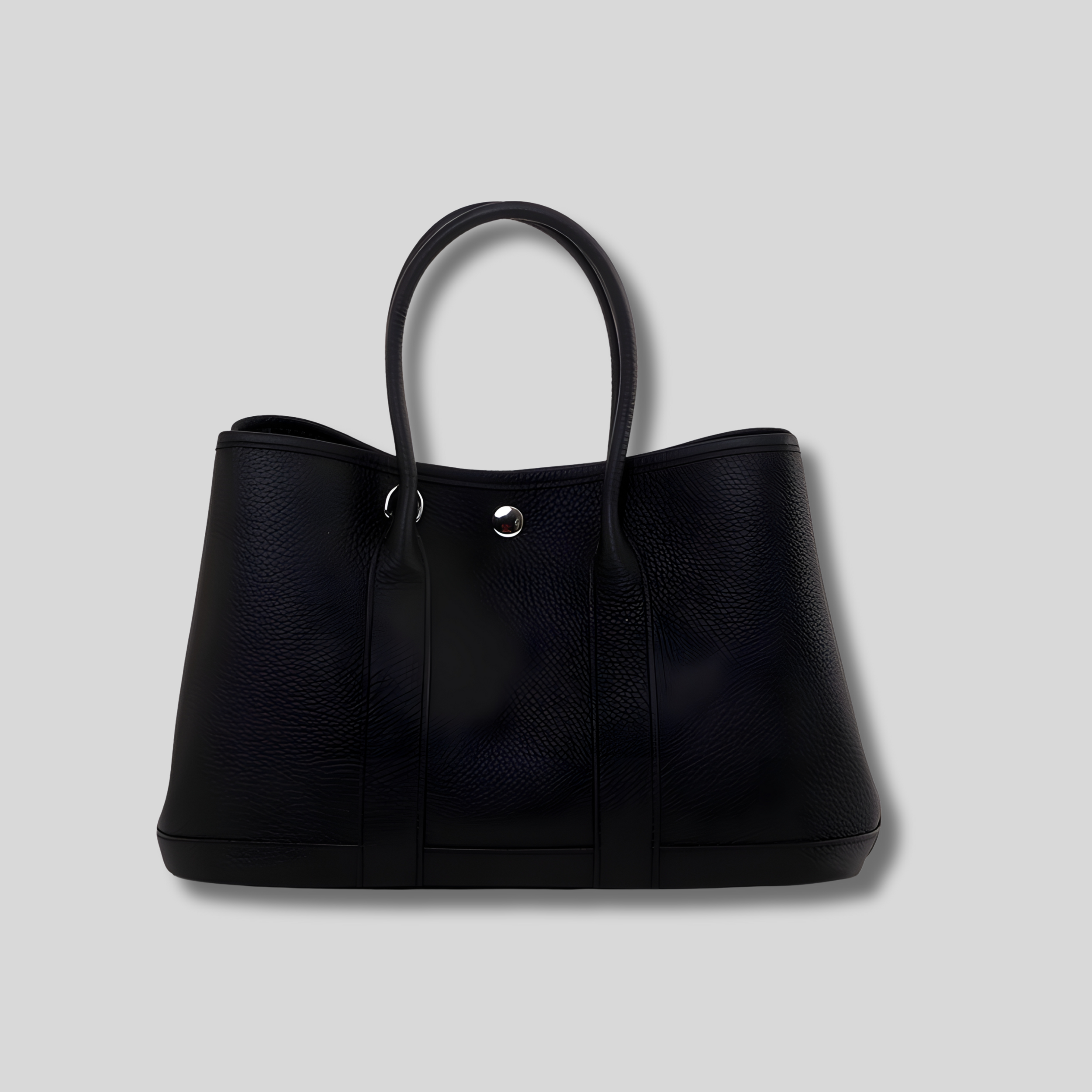Sac cabas femme noir intemporel, finition effet cuir et style minimaliste – AlluTurne