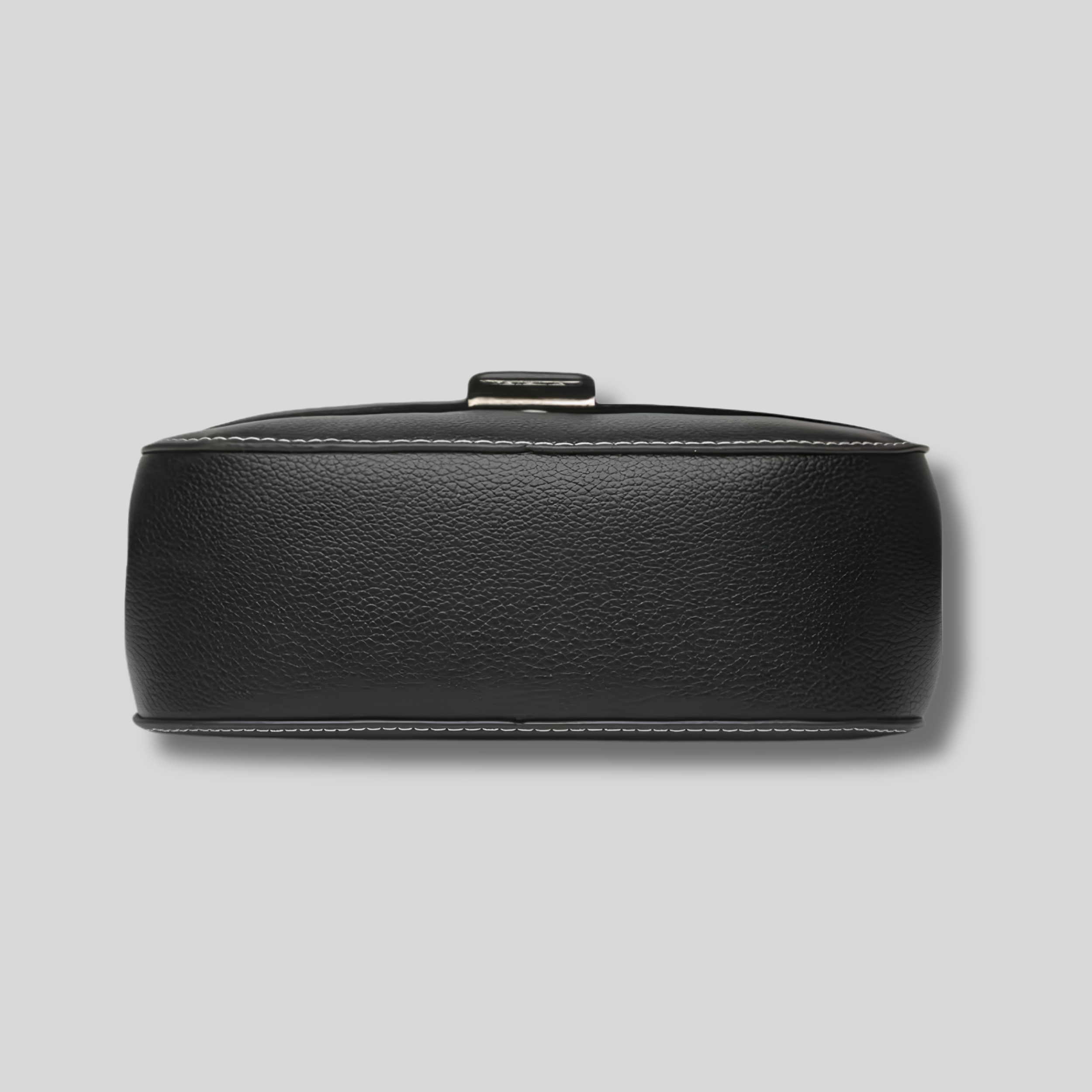 Sac Bandoulière Miréa en cuir véritable noir – vue de dessous
