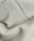 détail cuir grainé sac femme haute qualité