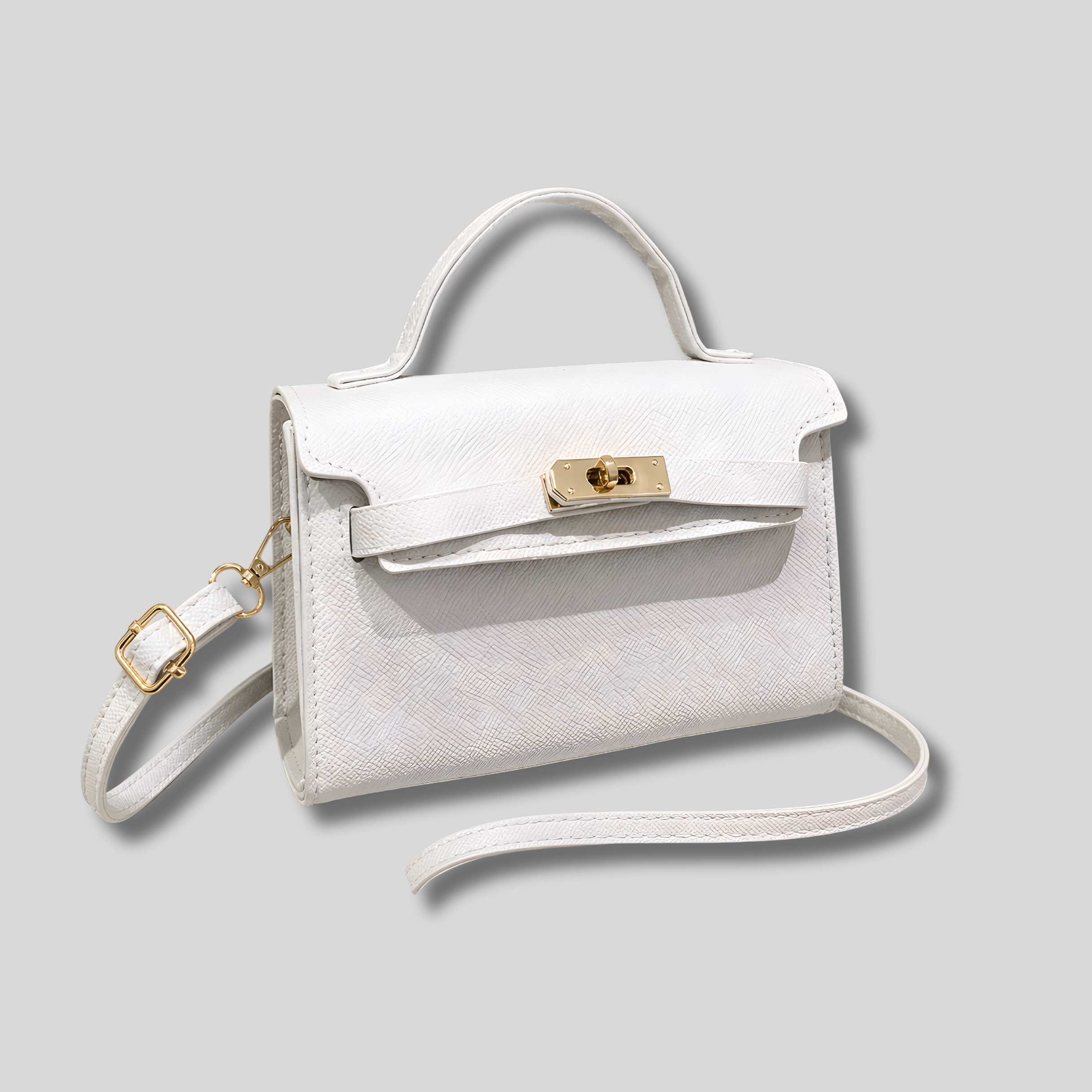 Sac bandoulière blanc élégant vue de face avec bandoulière réglable et fermoir doré