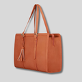 Sac Cabas Vaélis en suédine camel – vue de trois quarts