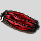 Intérieur spacieux du sac épaule en cuir avec multiples compartiments de rangement rouges