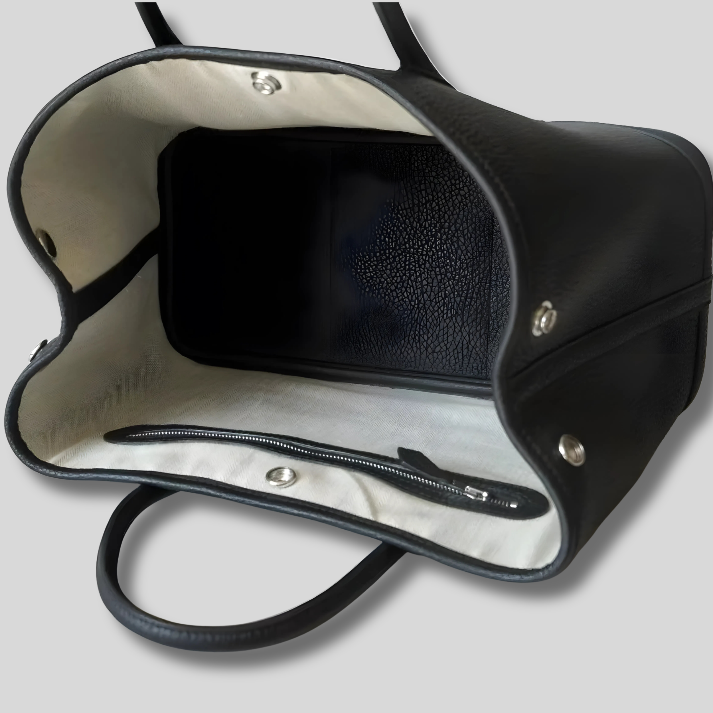 Intérieur du sac cabas femme noir avec grand compartiment et poche zippée – AlluTurne