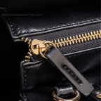Détail de la fermeture éclair dorée du Sac Cabas Virelia noir