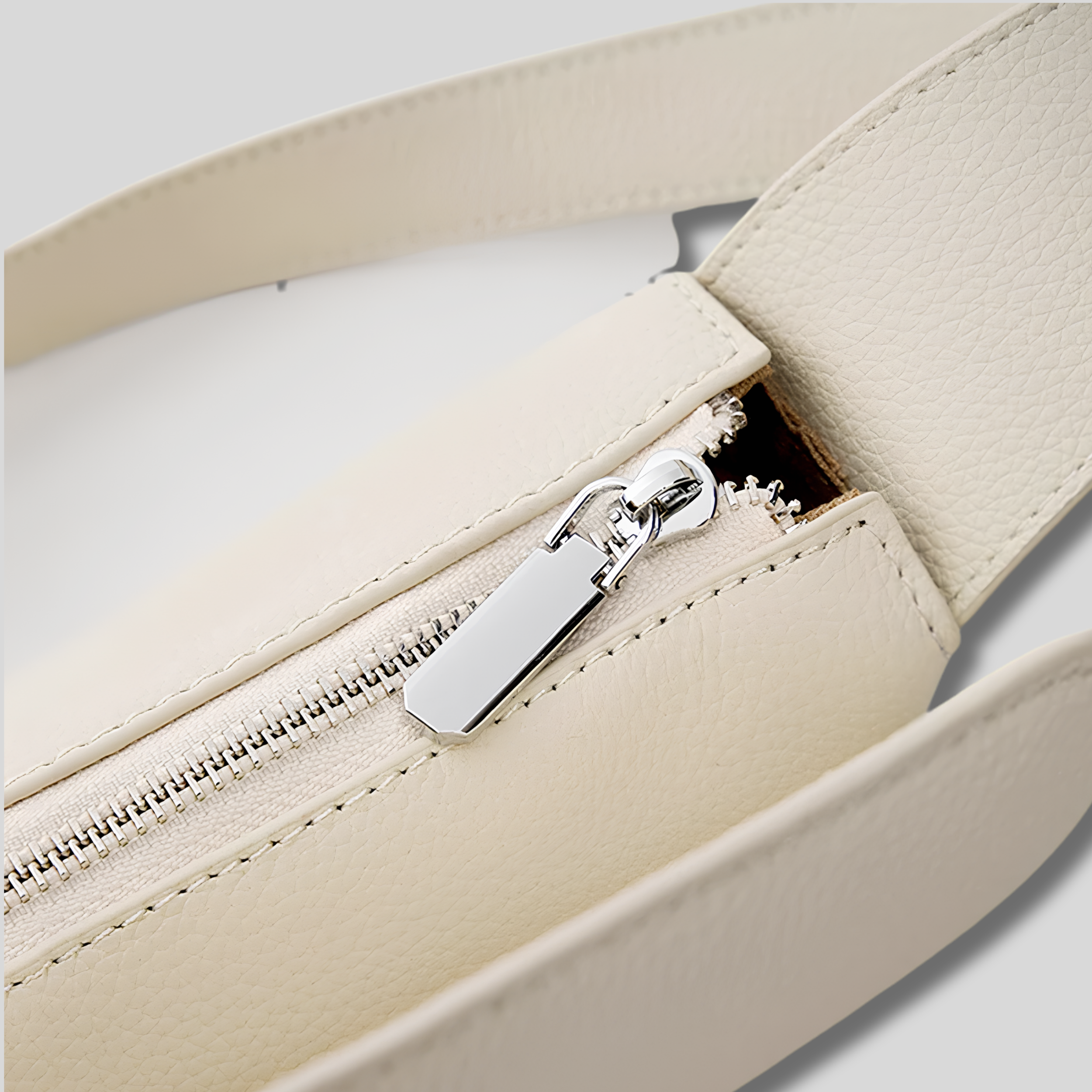 Détail de fermeture éclair en métal du Sac Bandoulière Élysande en cuir véritable