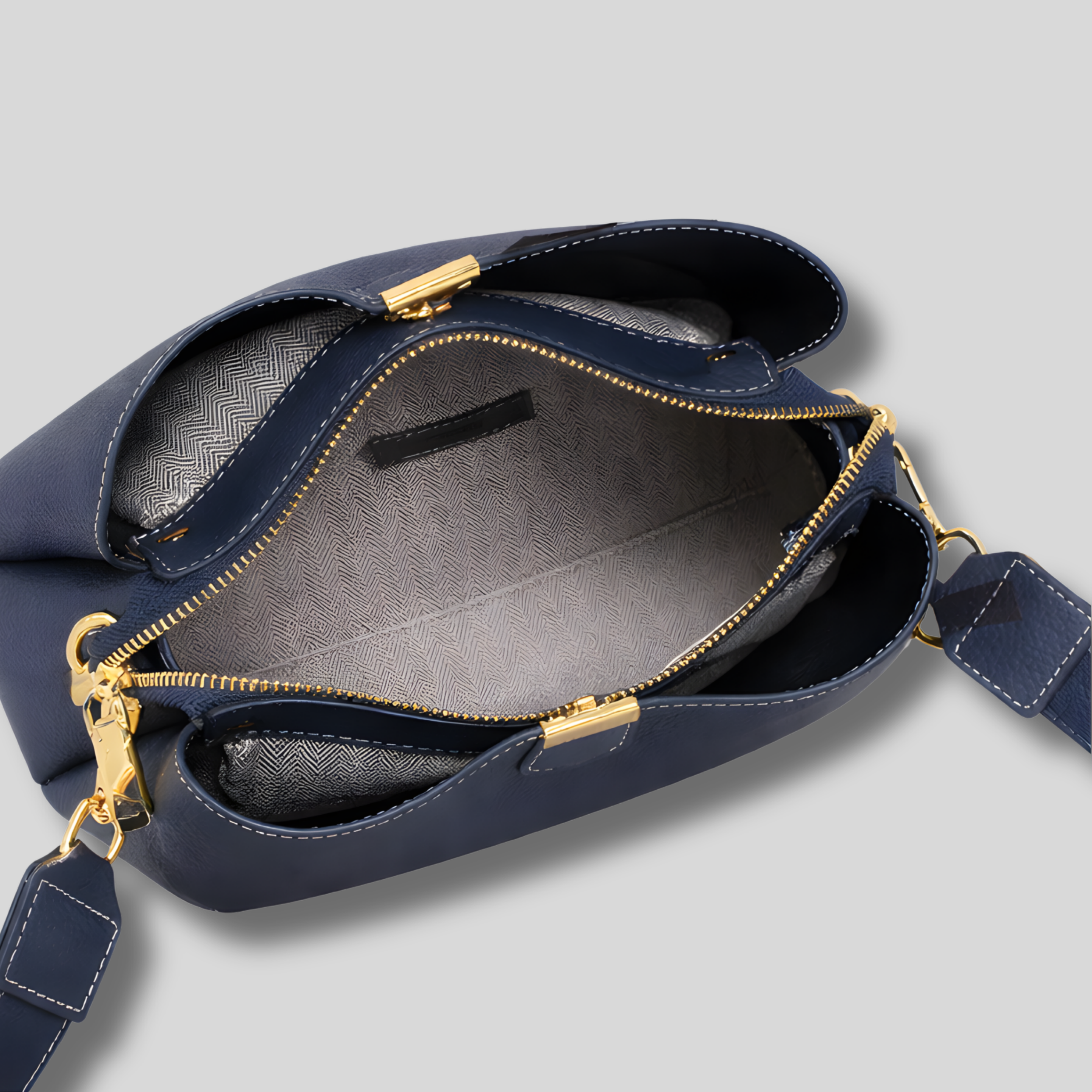 Intérieur du Sac Bandoulière Cuir Orélia bleu avec compartiment principal zippé et doublure textile