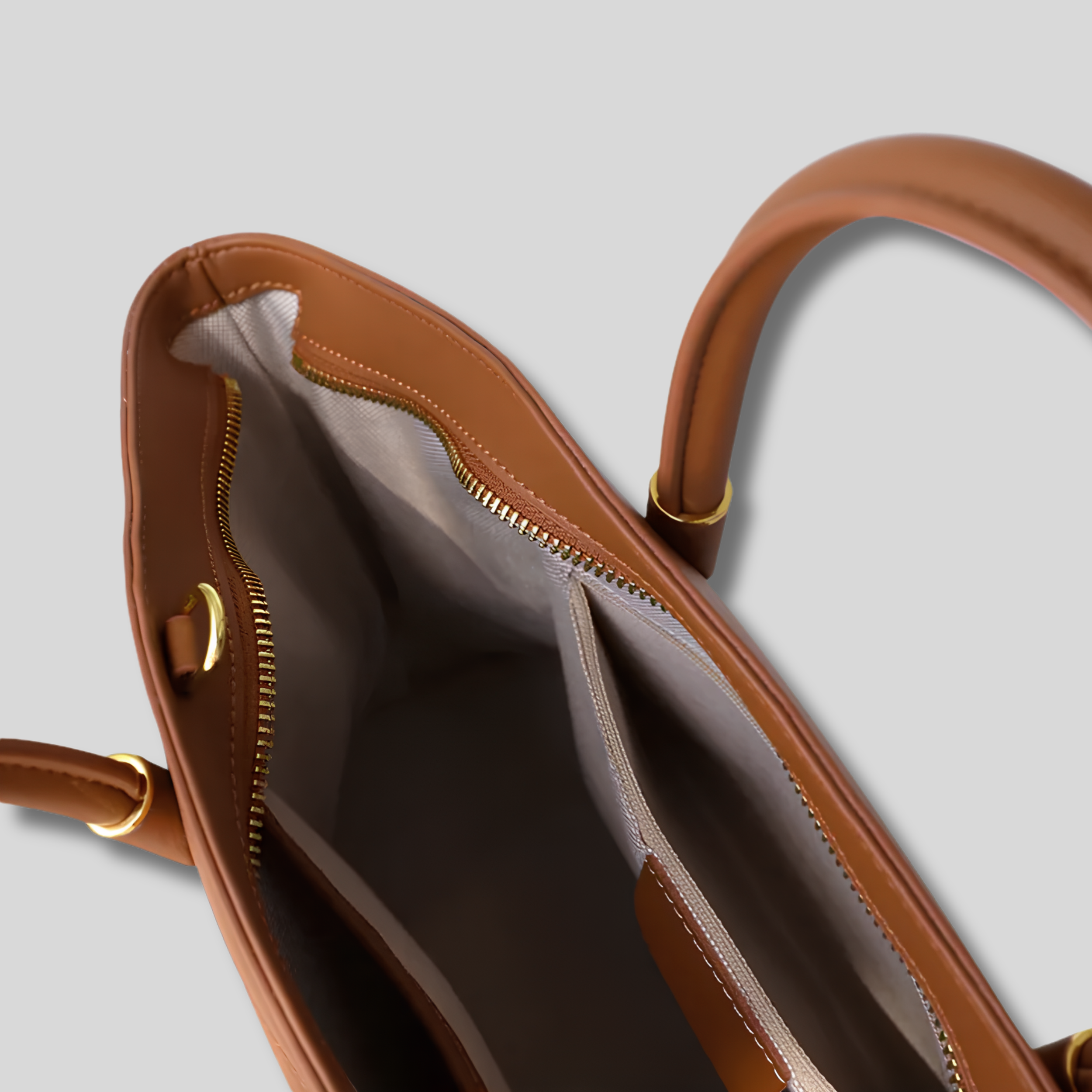 Intérieur du Sac Cabas Valessia avec compartiment spacieux, poche zippée et doublure de qualité.