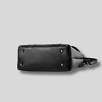 Noir – Vue latérale du sac bandoulière Crocélya avec silhouette compacte et moderne