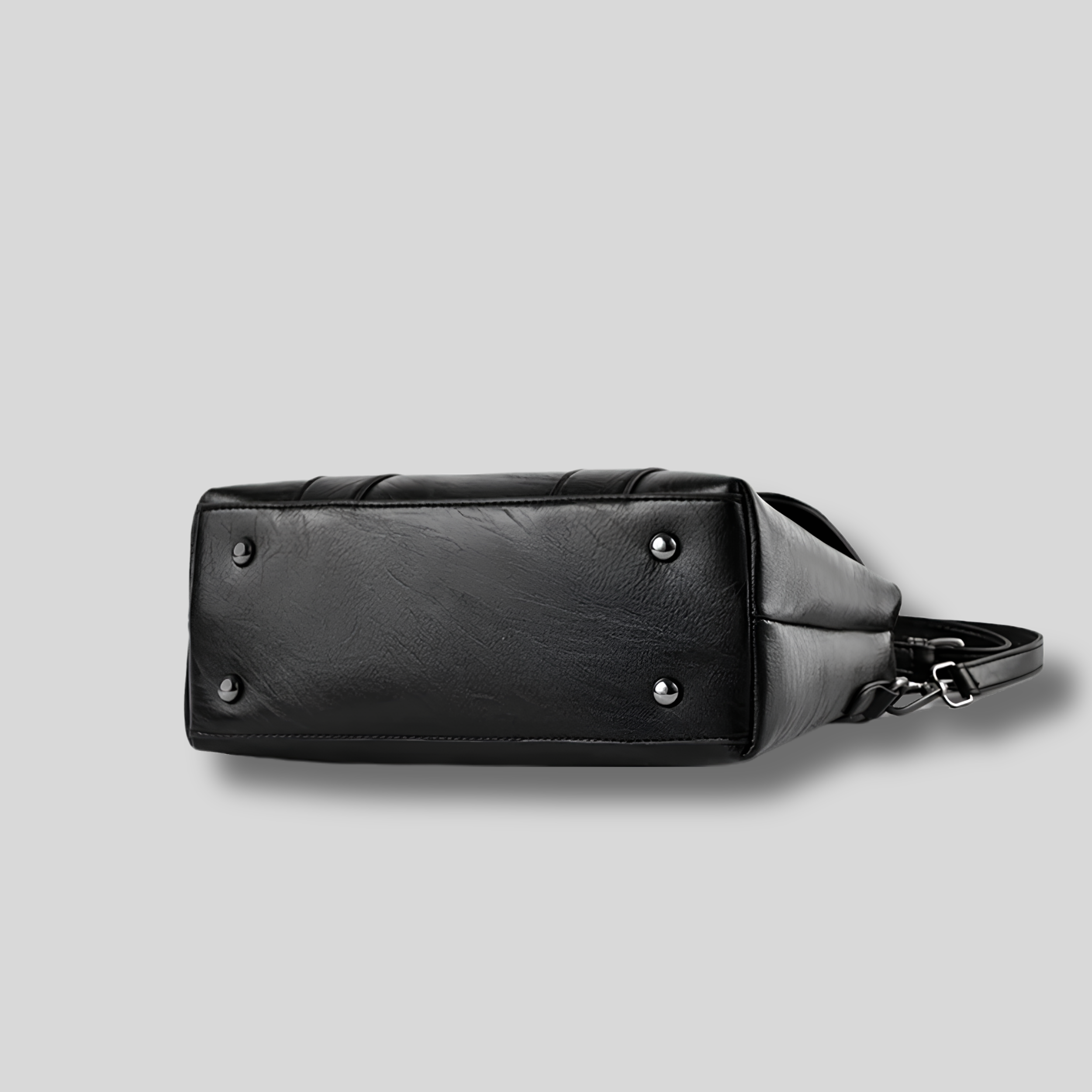 Noir – Vue latérale du sac bandoulière Crocélya avec silhouette compacte et moderne
