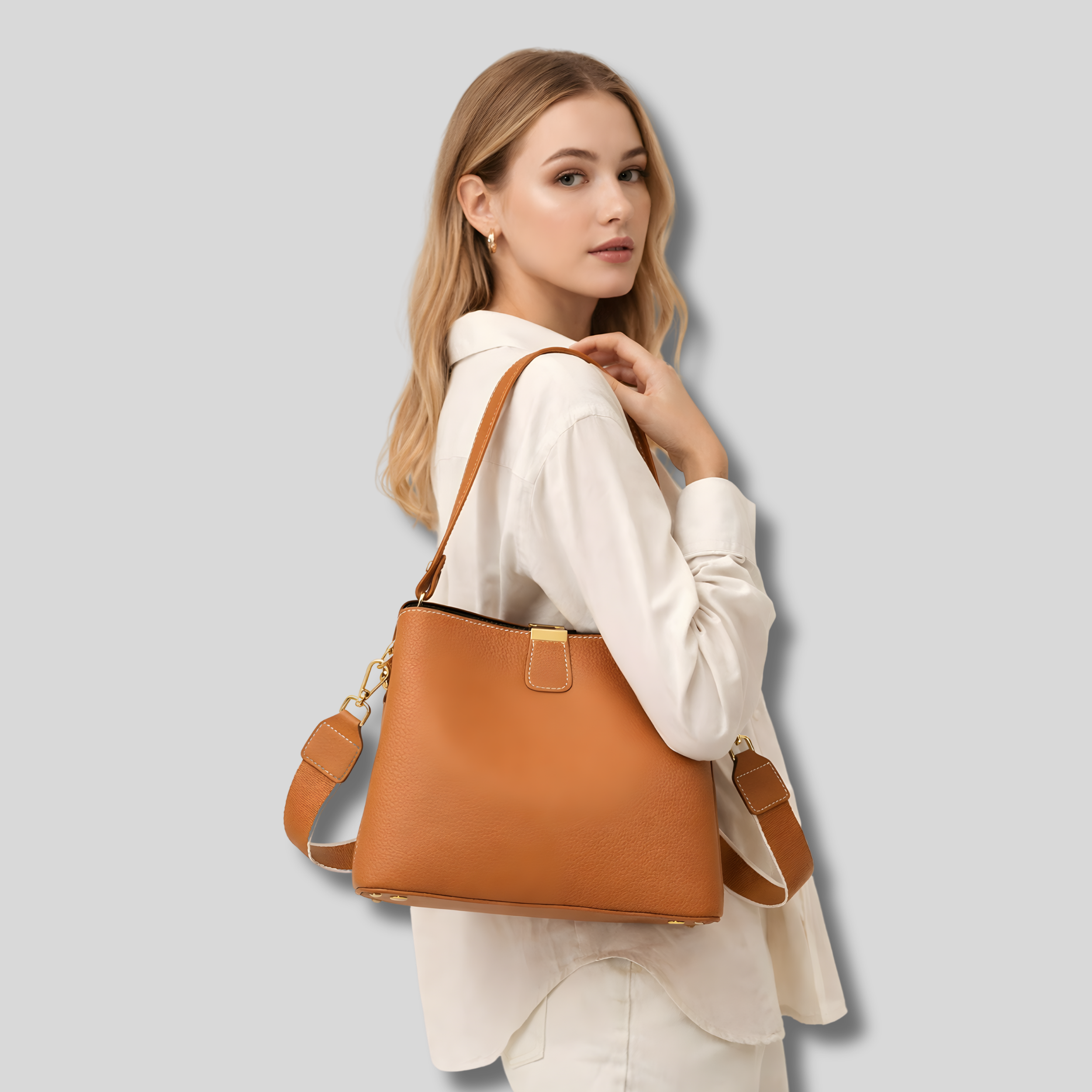 Sac Bandoulière Cuir Orélia camel porté à l’épaule par mannequin, style élégant et moderne
