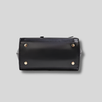 Base renforcée du Sac Cabas Virelia noir avec pieds métalliques dorés