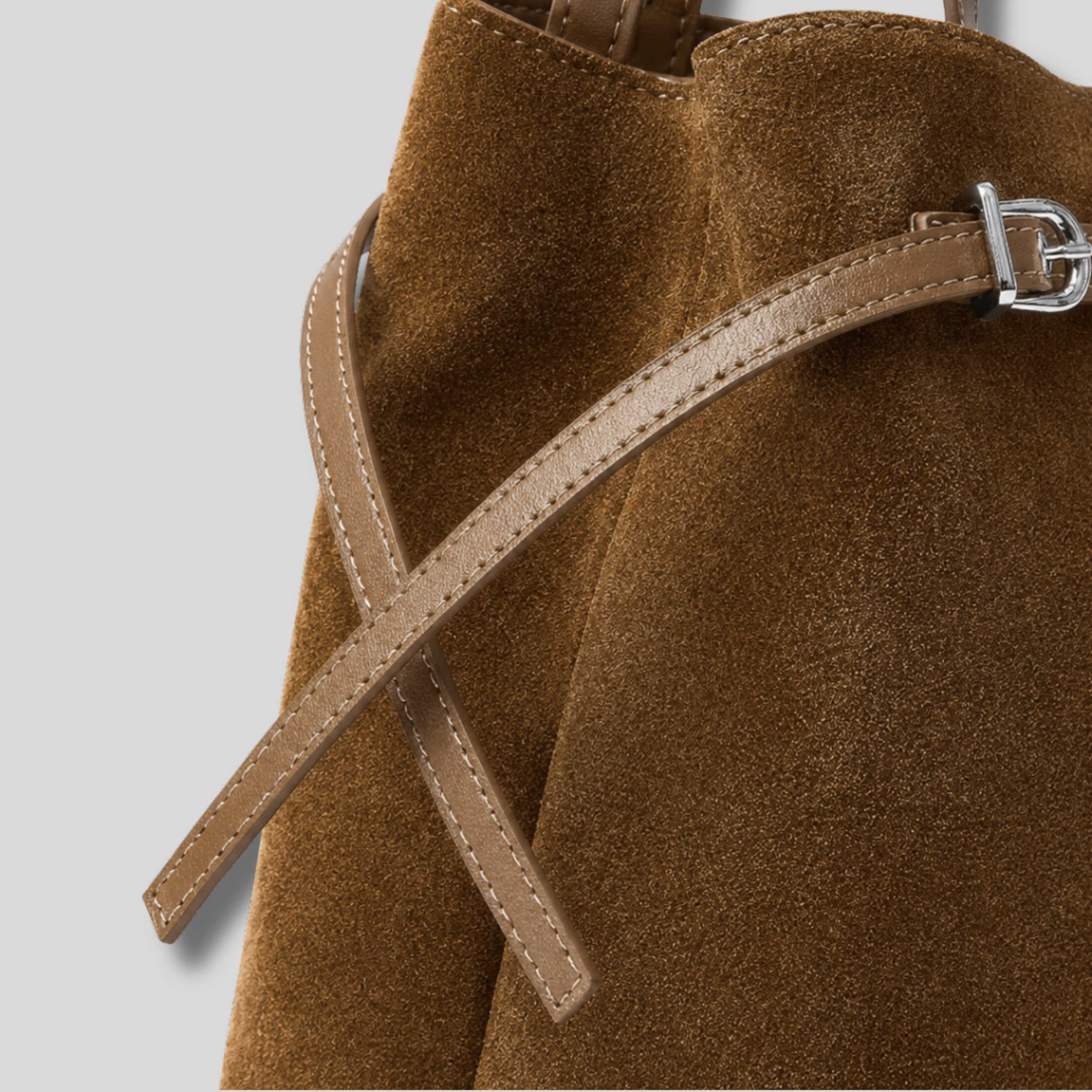Détail de la suédine douce et des finitions du Sac Cabas Elvéra