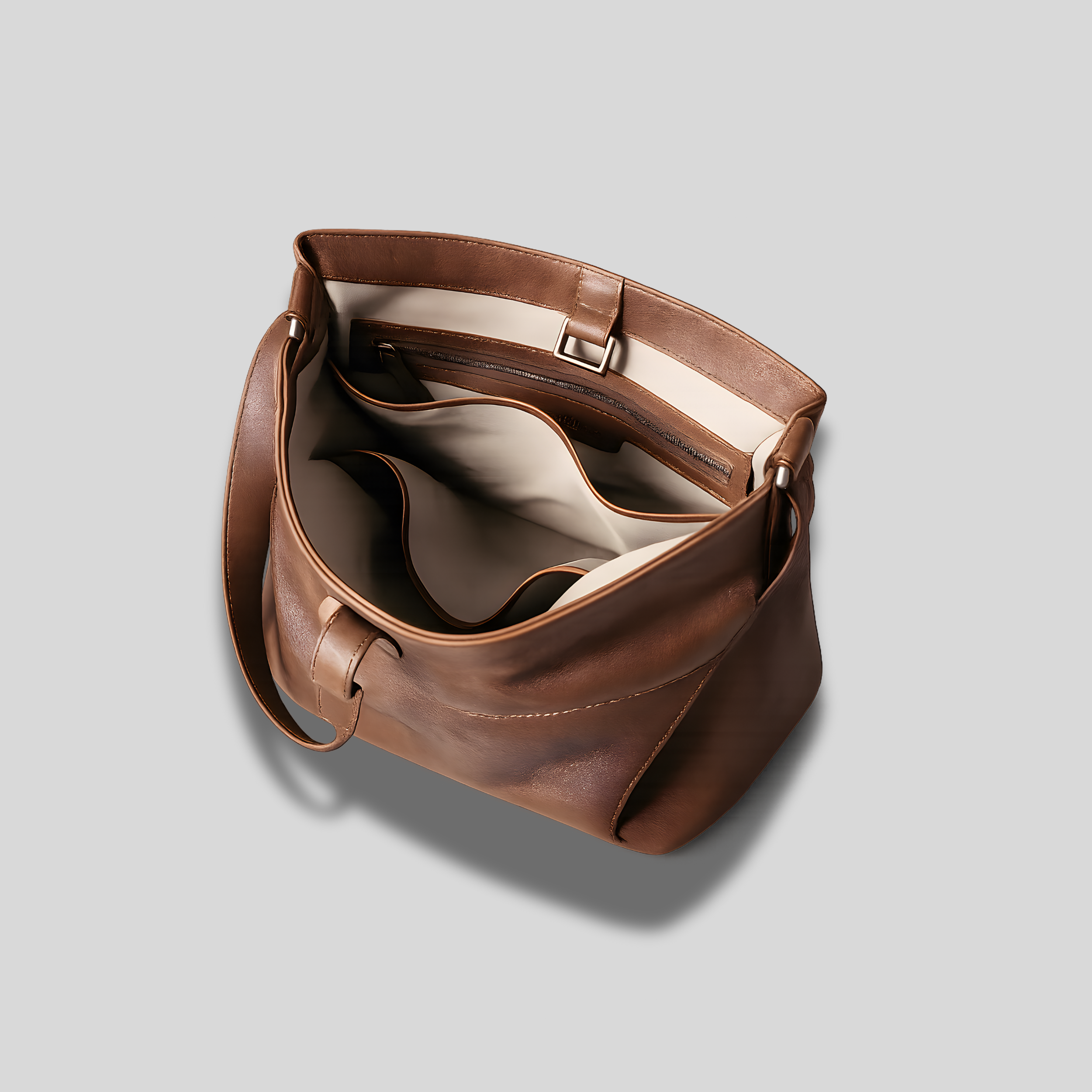 Intérieur du sac cabas rétro avec compartiments et poche intérieure zippée