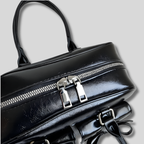 Sac épaule noir brillant avec double fermeture zippée vue rapprochée – AlluTurne