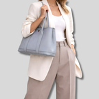 Sac cabas femme gris porté à l’épaule, style chic et raffiné pour le quotidien – AlluTurne