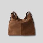 Vue arrière du sac en daim camel avec coutures discrètes