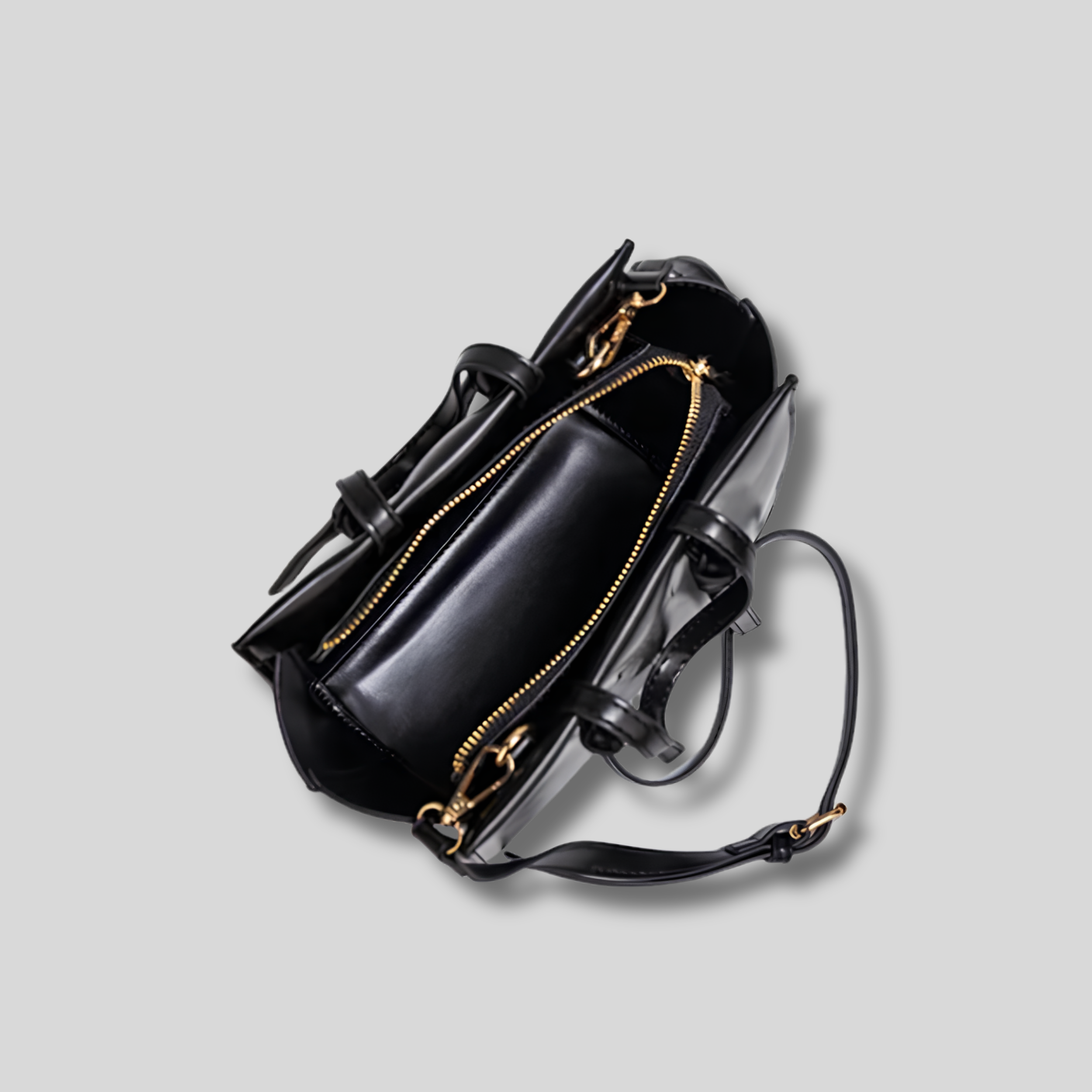 Intérieur spacieux du Sac Cabas Virelia noir avec compartiment zippé