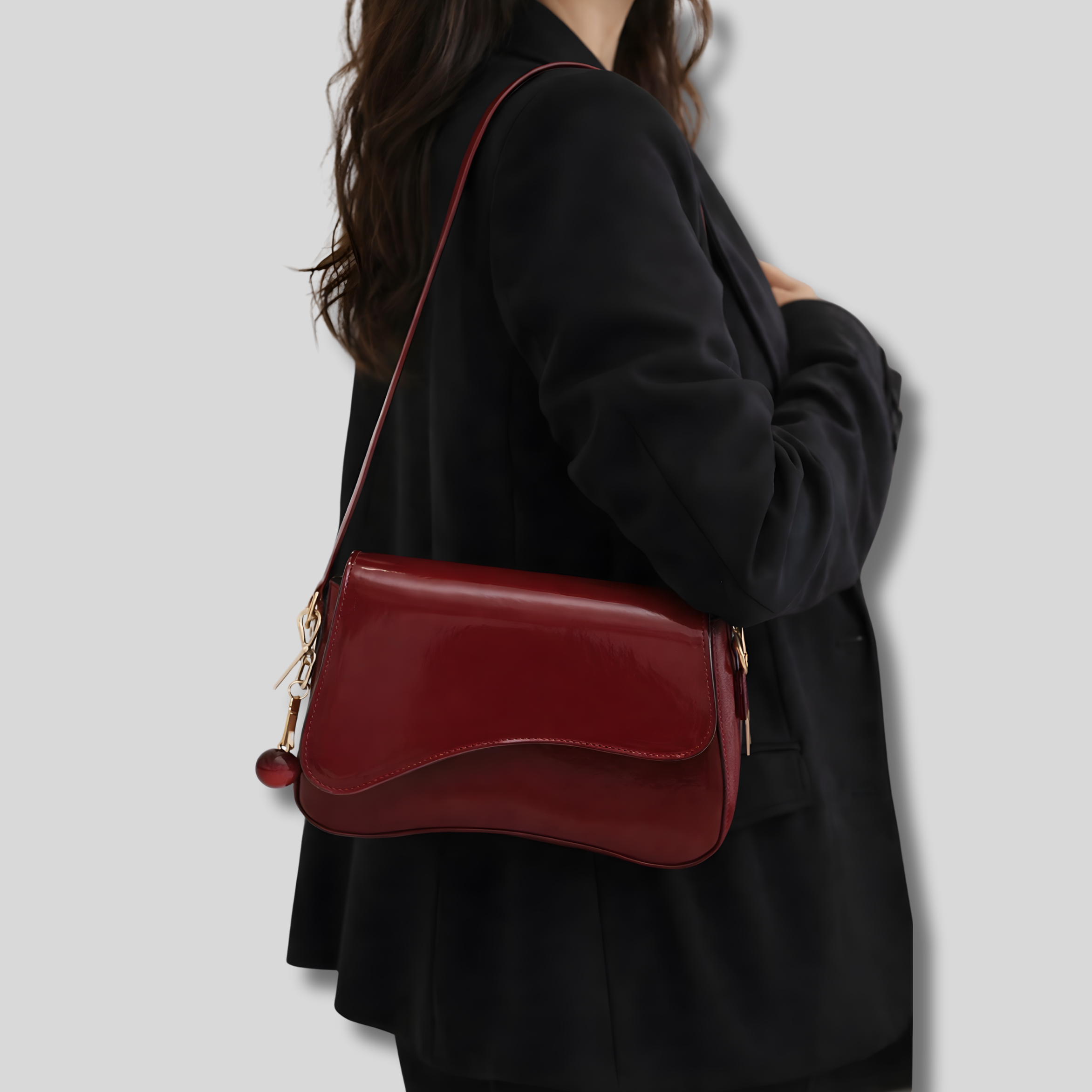 Sac bandoulière Soléna bordeaux porté à l’épaule – style chic quotidien