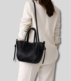 Sac Cabas Maëline noir porté à l’épaule, vue de dos