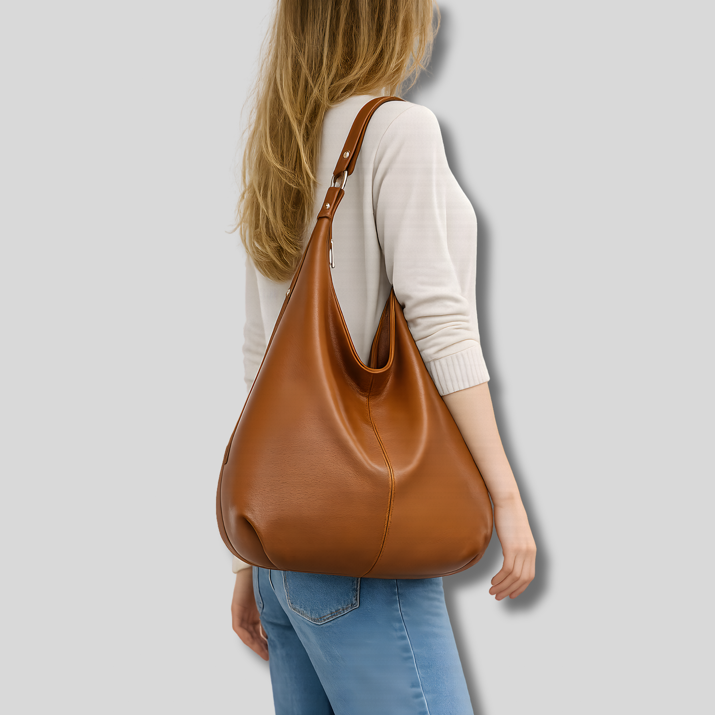 Sac Épaule camel porté à l’épaule – vue portée